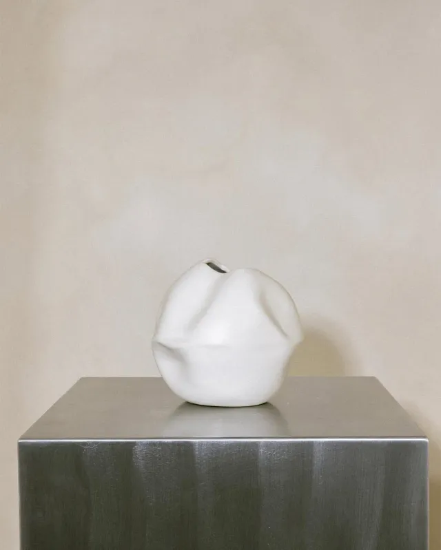 Completedworks Banned Book No. 2 grand vase blanc mat céramique