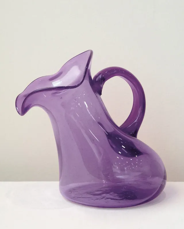 Completedworks Thaw carafe verre recyclé violet grand modèle