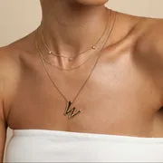 Astrid & Miyu Initial Bold W collier pendentif doré initiale