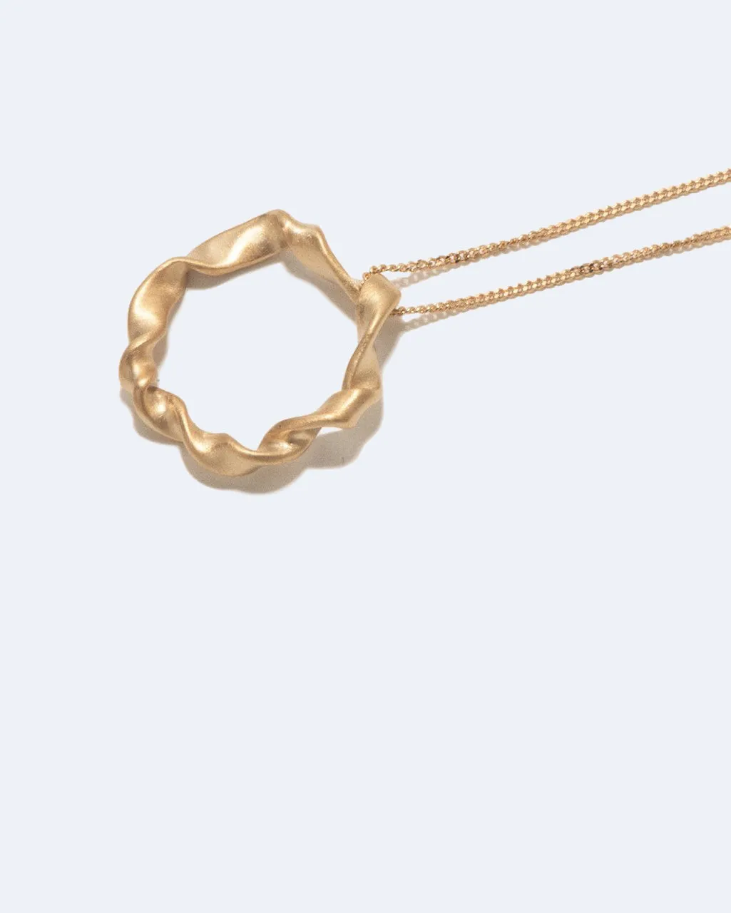 Completedworks Flux collier vermeil or recyclé pendentif