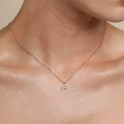 Astrid & Miyu Initial Pavé collier P doré pavé
