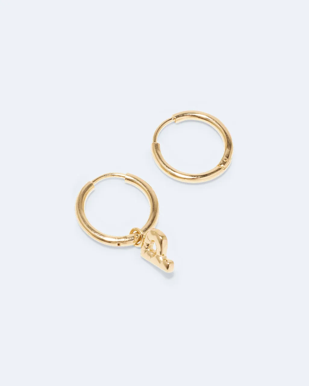 Completedworks Classicworks P boucles d'oreilles lettre P vermeil