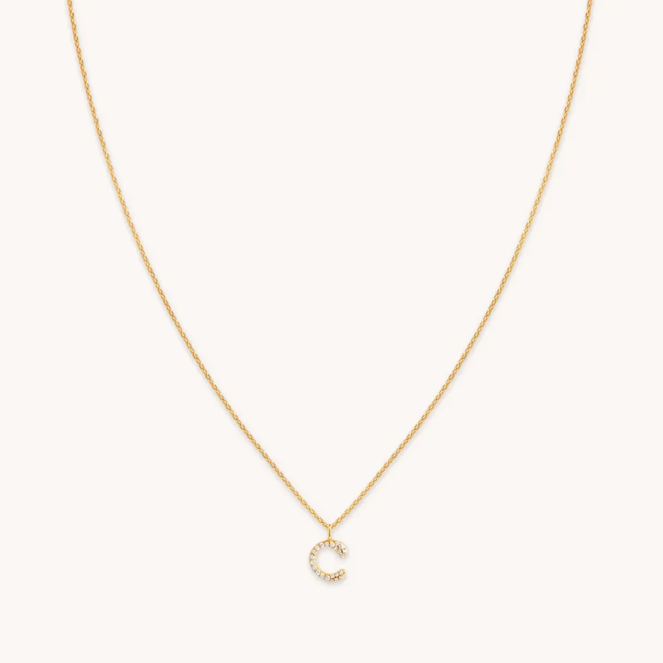 Astrid & Miyu C Initial Pavé collier initiale doré