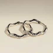 Astrid & Miyu Scalloped Crystal créoles moyennes argent