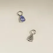 Astrid & Miyu Tanzanite December charm boucle d'oreille or blanc massif