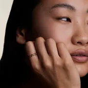 Astrid & Miyu Sunset Pear Band bague dorée pierre poire