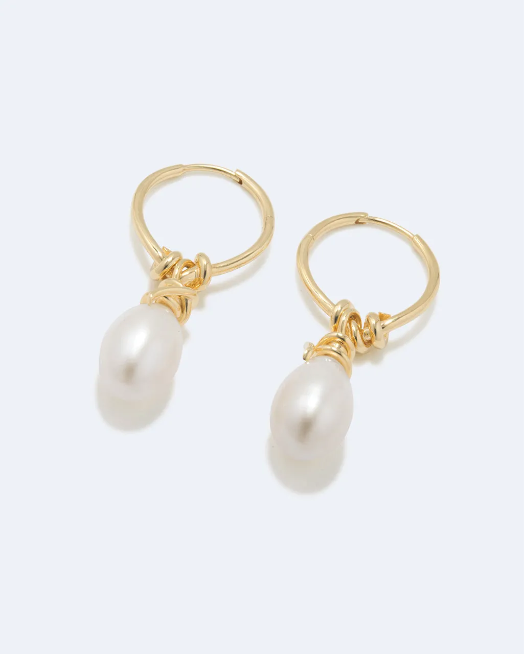 Completedworks A Drop in the Ocean boucles perle doré