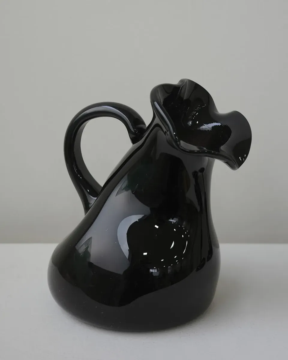 Completedworks Thaw pichet verre recyclé noir large