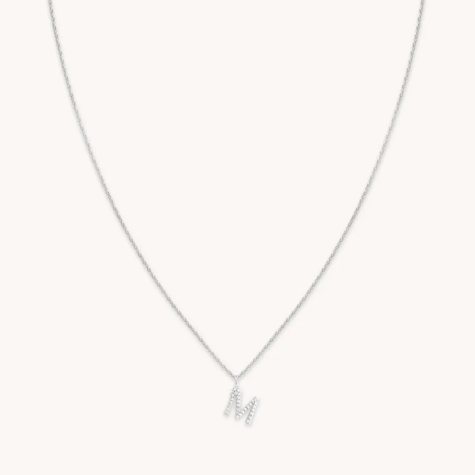 Astrid & Miyu Initial Pavé M collier pendentif argent