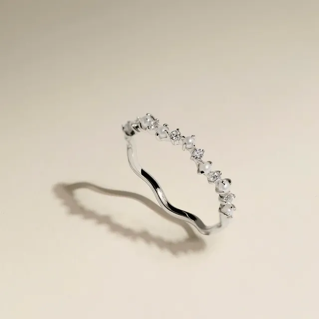 Astrid & Miyu Diamond Pearl Scalloped bague or blanc