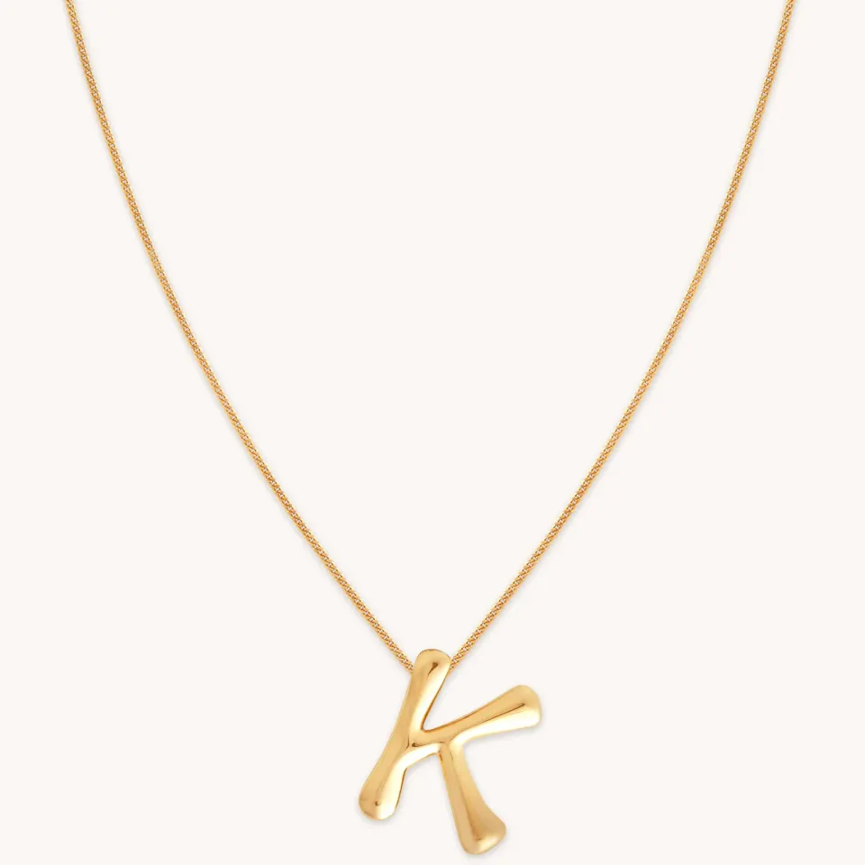 Astrid & Miyu K Initial Bold collier pendentif doré
