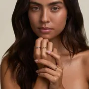 Astrid & Miyu June bague alexandrite or massif milestone