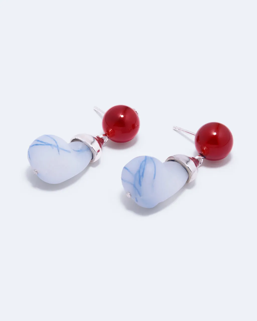 Completedworks Beak boucles d’oreilles agate résine bleue