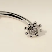 Astrid & Miyu Solstice Rook piercing or blanc massif