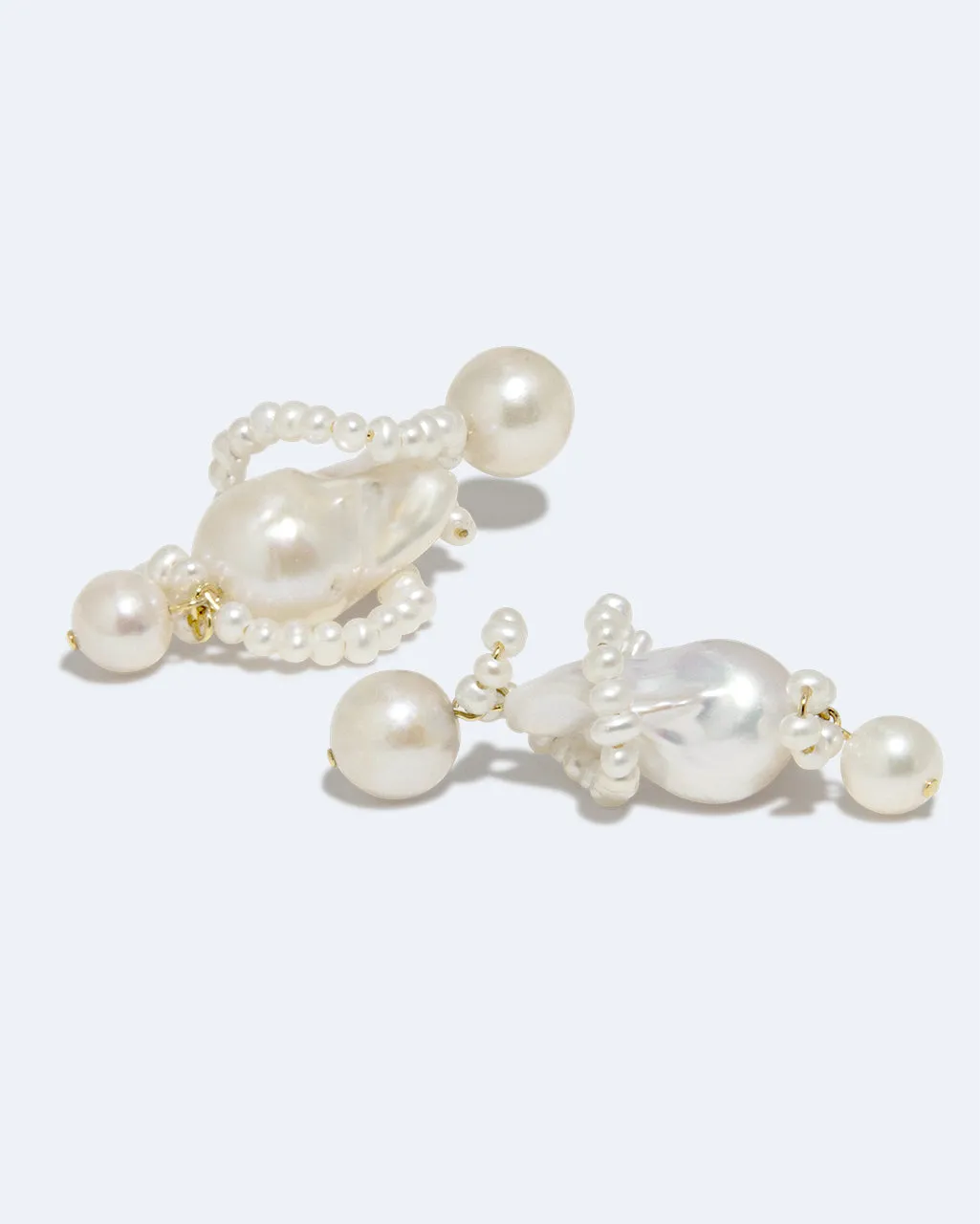 Completedworks Carvings boucles d'oreilles perle vermeil