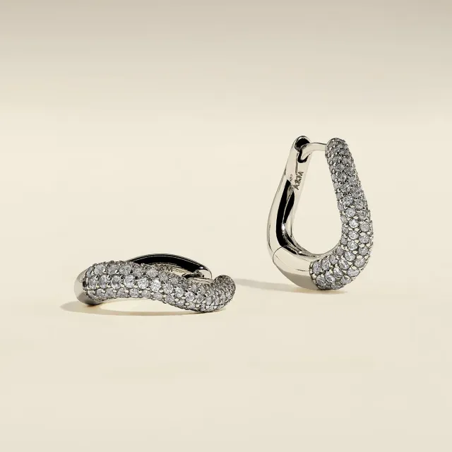 Astrid & Miyu Wave Pavé Crystal créoles argent pavé