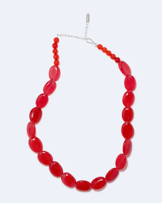 Completedworks Dazed by Suburbia collier résine rouge