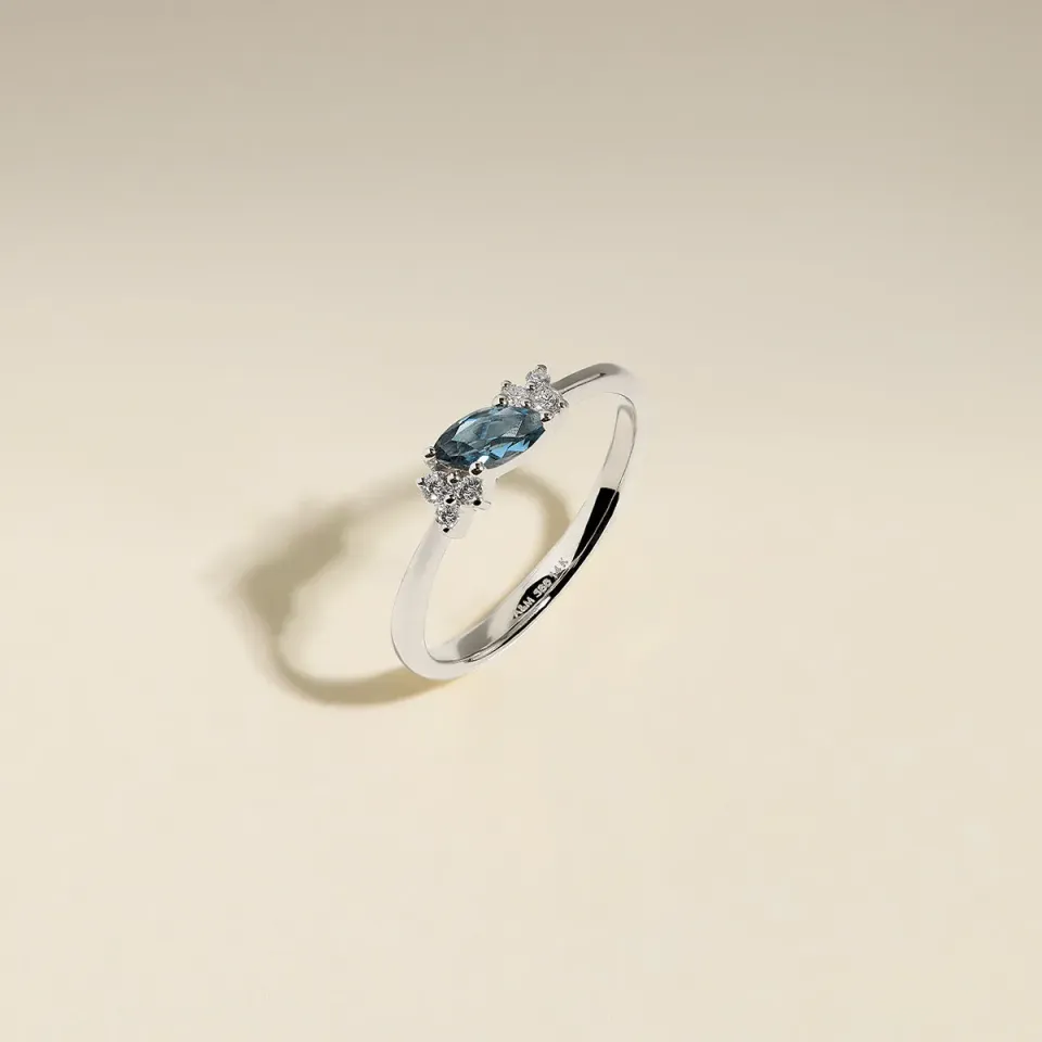 Astrid & Miyu Alexandrite June bague or blanc juin