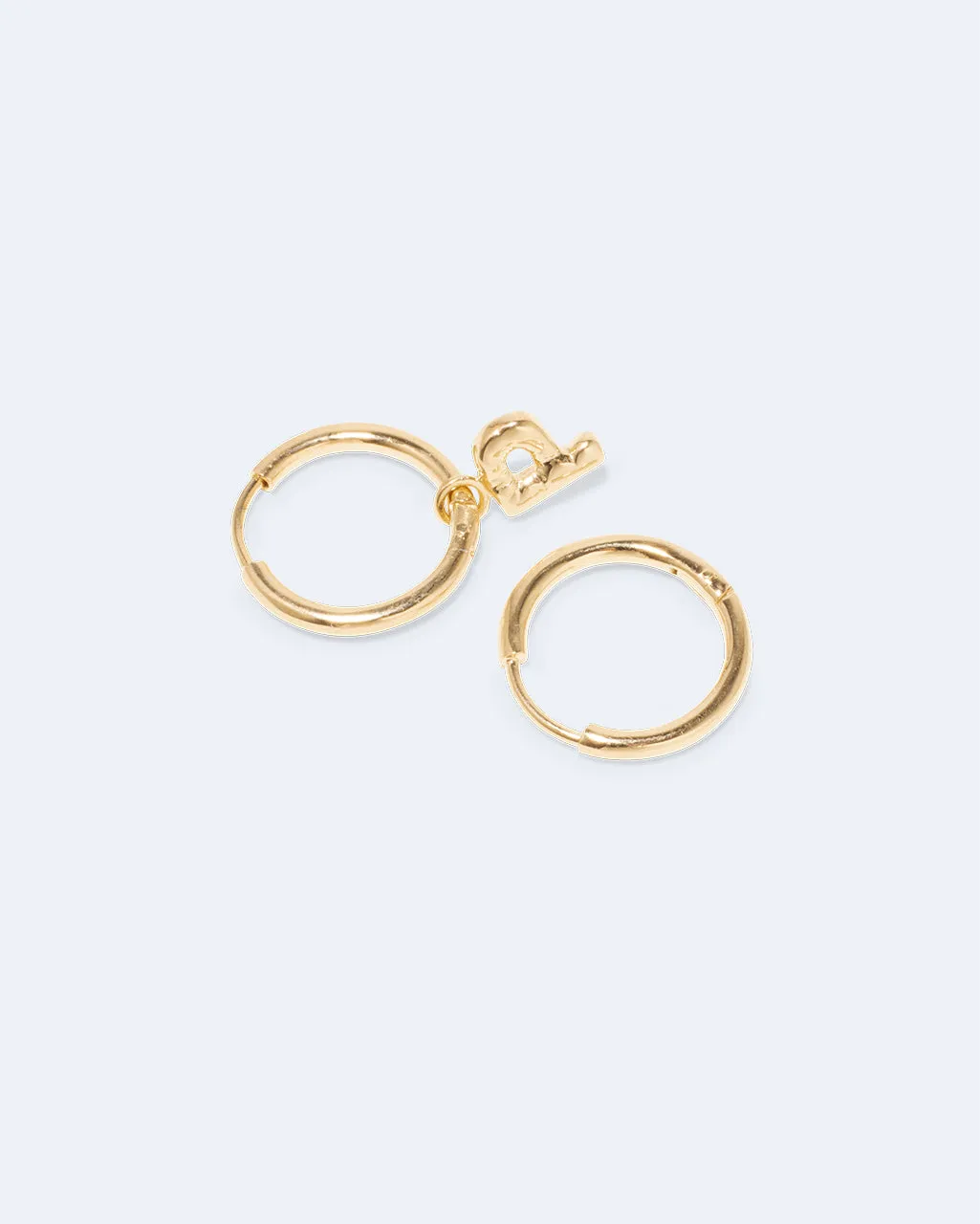 Completedworks Classicworks P boucles d'oreilles lettre P vermeil