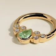 Astrid & Miyu Pear Daith Hoop piercing or massif diamant