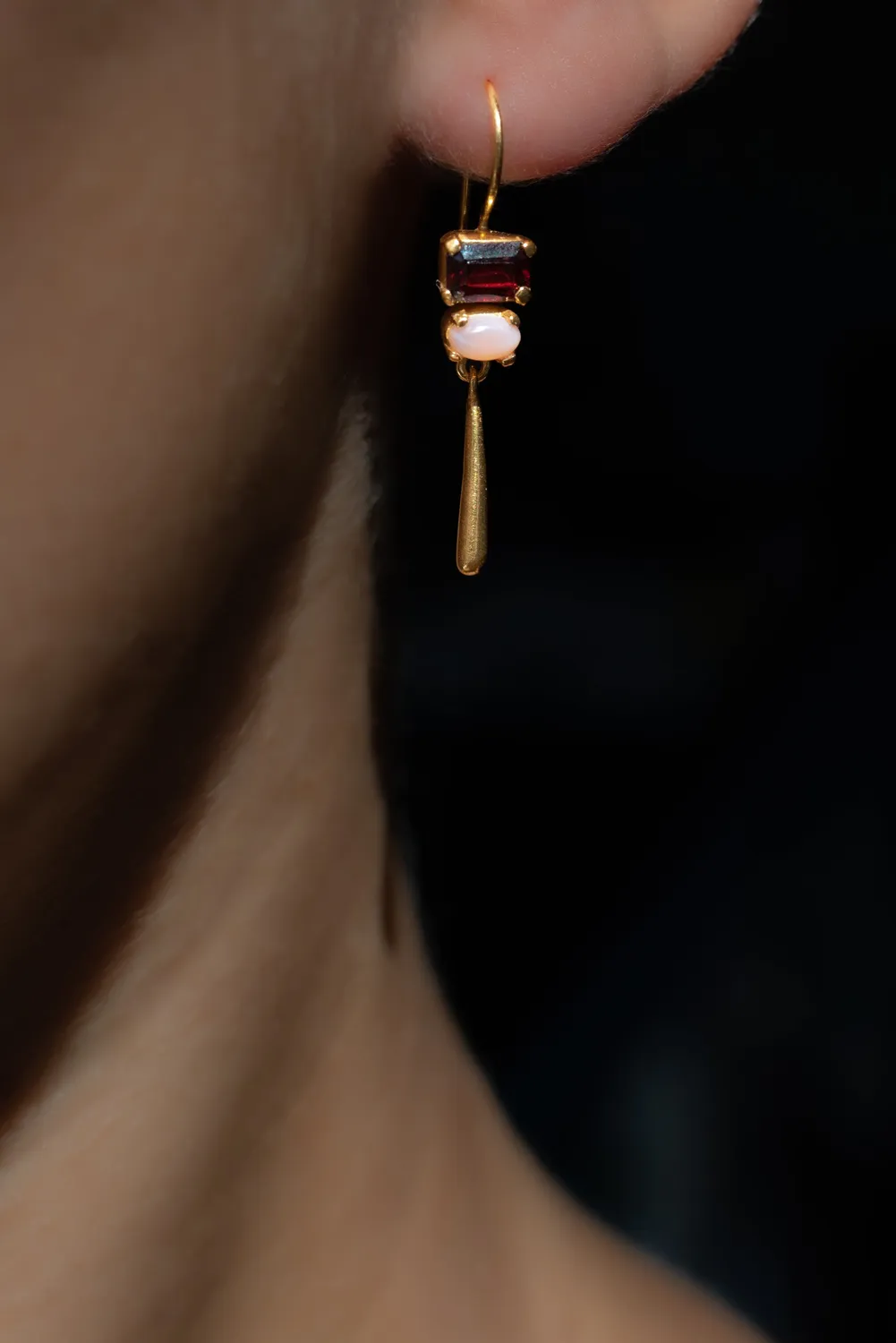 Le Fourbi de Capucine P62 boucles d’oreilles grenat opale rose
