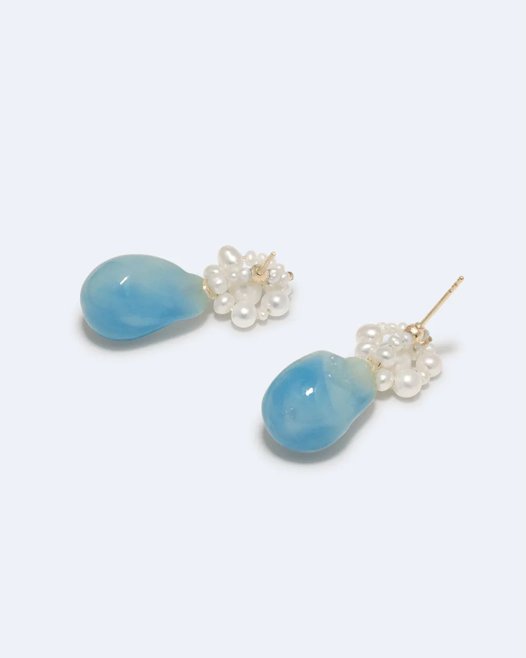 Completedworks Tra-la-la boucles perle résine bleue