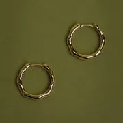 Astrid & Miyu Molten Textured Hoops boucles d'oreilles or massif