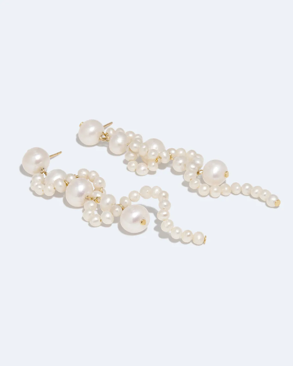 Completedworks The Mist boucles d'oreilles perle plaqué or