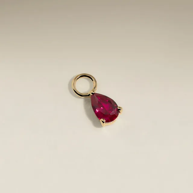 Astrid & Miyu Ruby July breloque or massif rubis