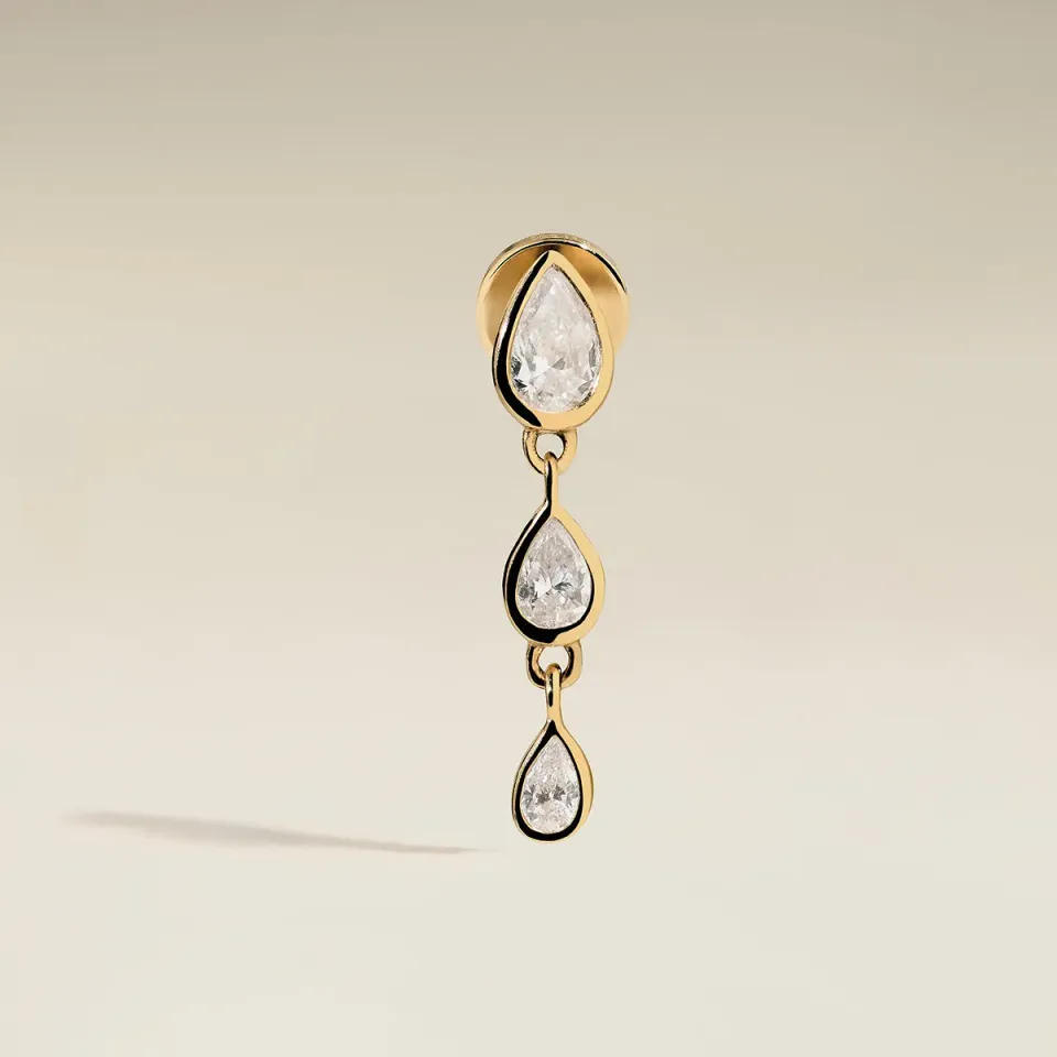 Astrid & Miyu Diamond Pear Drop Stud puces or massif