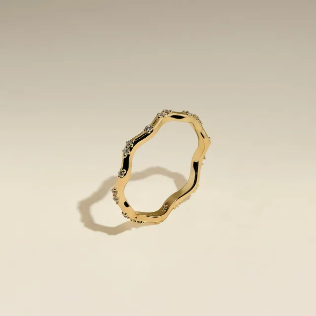 Astrid & Miyu Scalloped Crystal bague dorée pavée