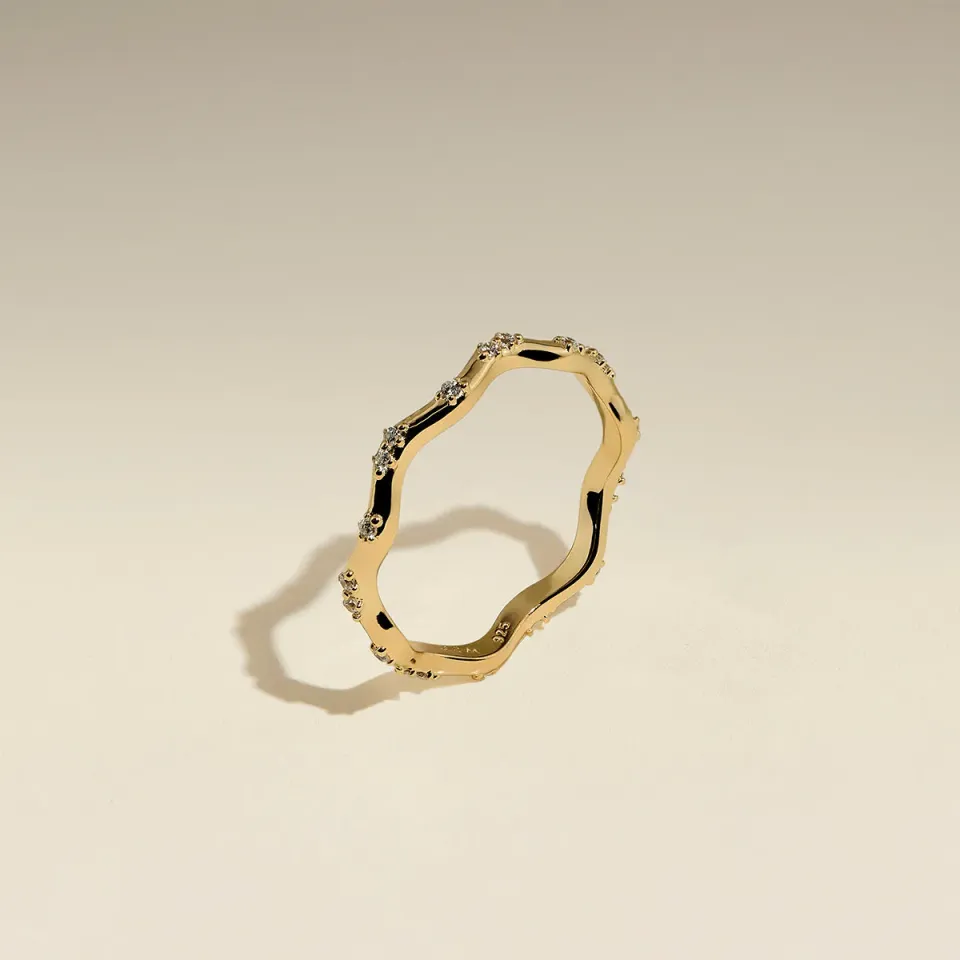 Astrid & Miyu Scalloped Crystal bague dorée pavée