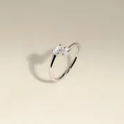 Astrid & Miyu Crystal Pear bague ouverte argent cristal