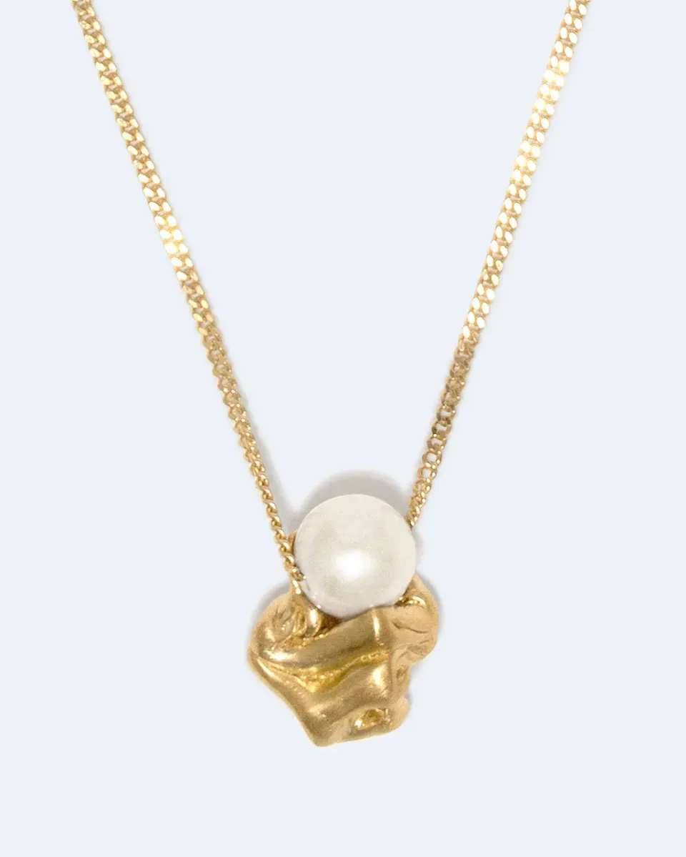 Completedworks Crumple Notsobig collier pendentif perle vermeil