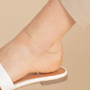 Astrid & Miyu Marylebone bracelet cheville or blanc massif