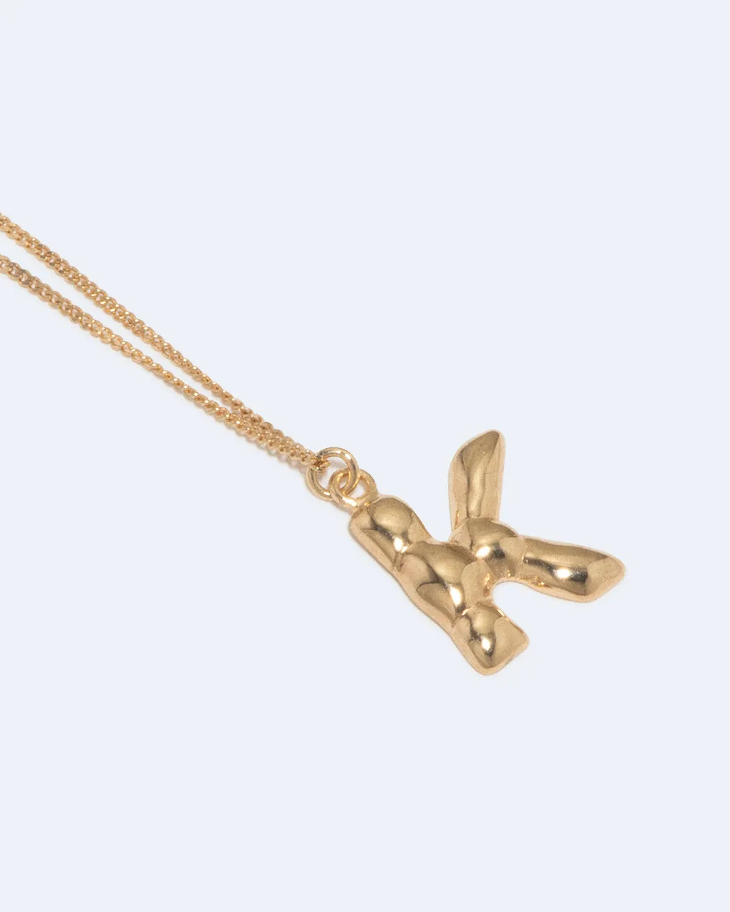 Completedworks Classicworks K collier pendentif doré lettre K