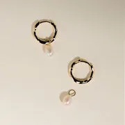 Astrid & Miyu Scalloped Band bague or massif festonné
