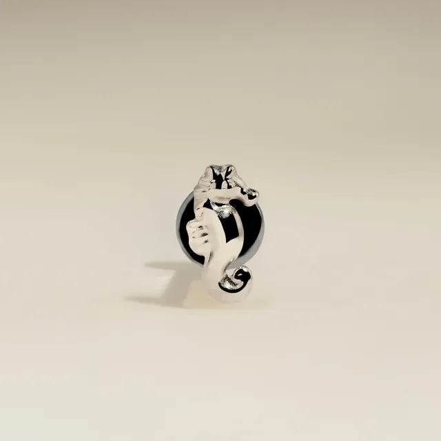 Astrid & Miyu Seahorse clou piercing titane platine
