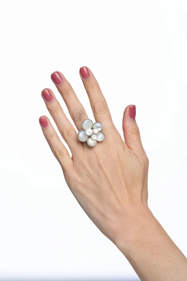Philippe Ferrandis Cielo bague fleur nacre blanche