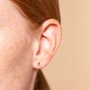 Astrid & Miyu January Garnet boucles d'oreilles or blanc grenat