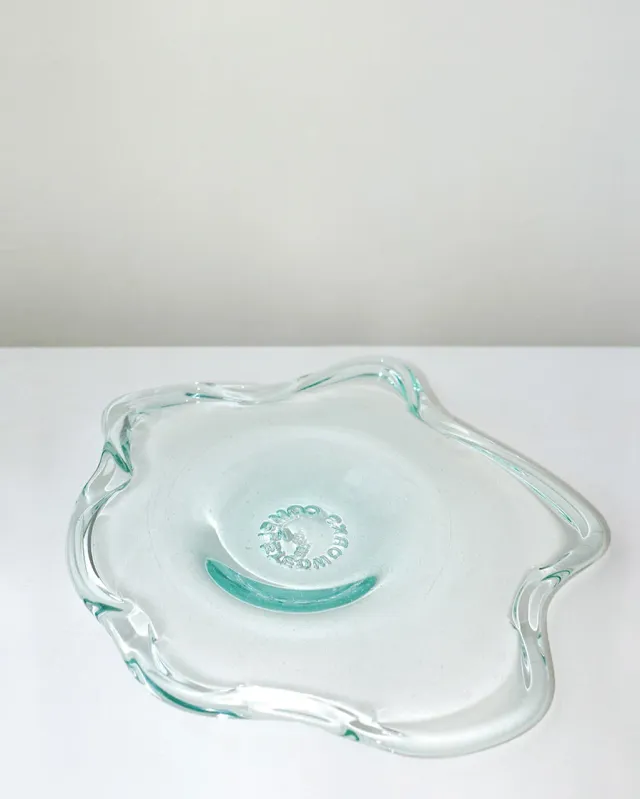 Completedworks Pond Large plat verre recyclé bleu