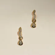 Astrid & Miyu Scalloped Crystal bague dorée pavée