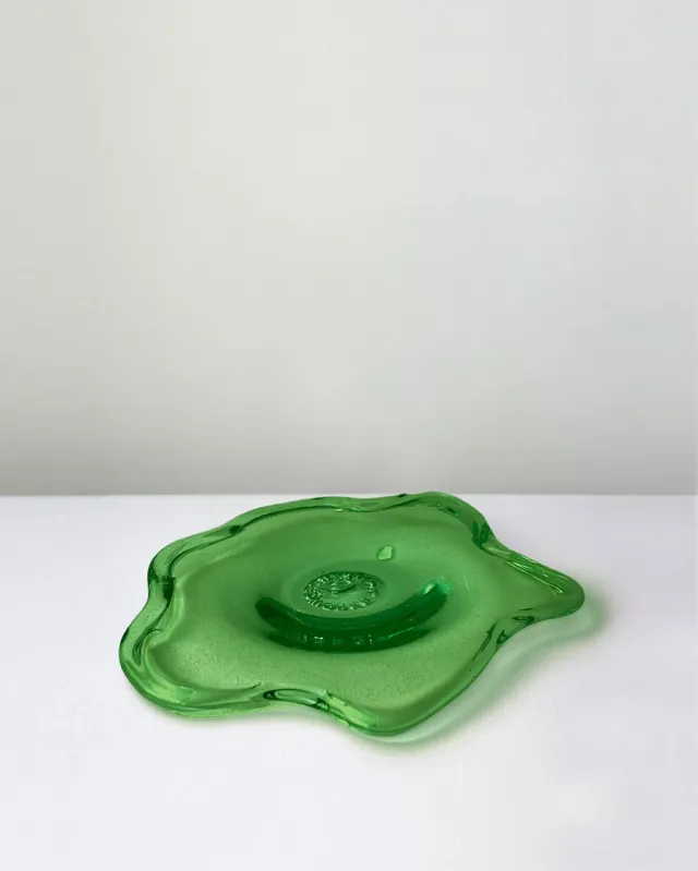 Completedworks Pond Small assiette verre vert