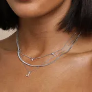 Astrid & Miyu J Initial Pavé collier argent lettre J