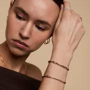 Astrid & Miyu Pavé Knot jonc bracelet nœud doré