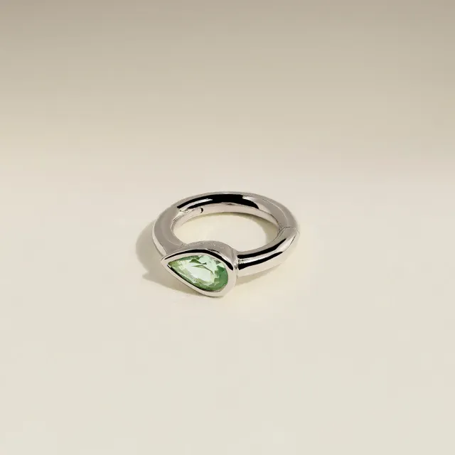 Astrid & Miyu Green Sapphire Pear piercing anneau or blanc