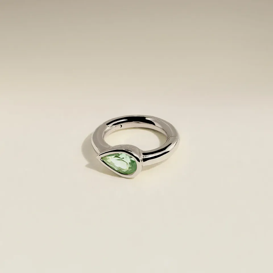Astrid & Miyu Green Sapphire Pear piercing anneau or blanc
