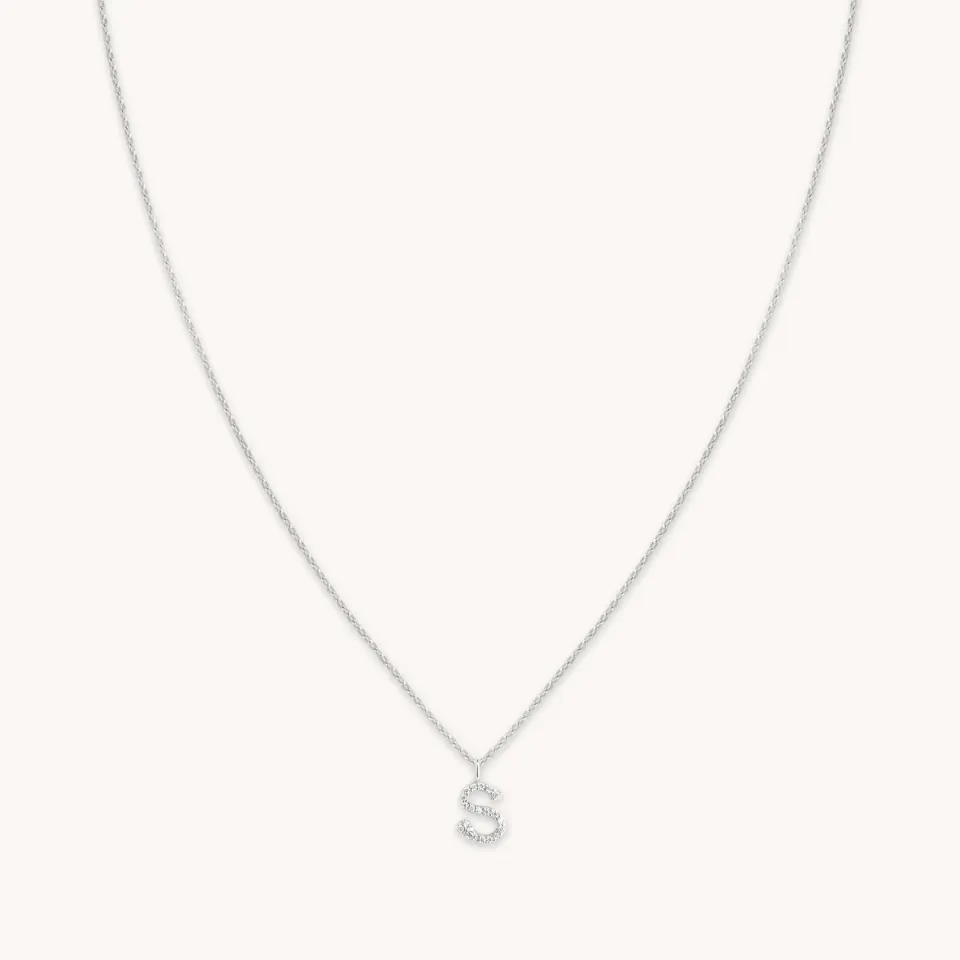 Astrid & Miyu S Initial Pavé collier initiale argenté