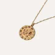 Astrid & Miyu Aquarius Bold Zodiac collier pendentif doré