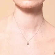 Astrid & Miyu Birthstone collier or blanc péridot août